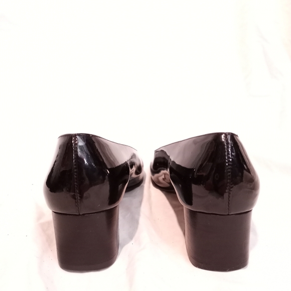 FERRAGAMO BOUTIQUE Blk Patent w/Silver Plate Vamp - Picture 11 of 11